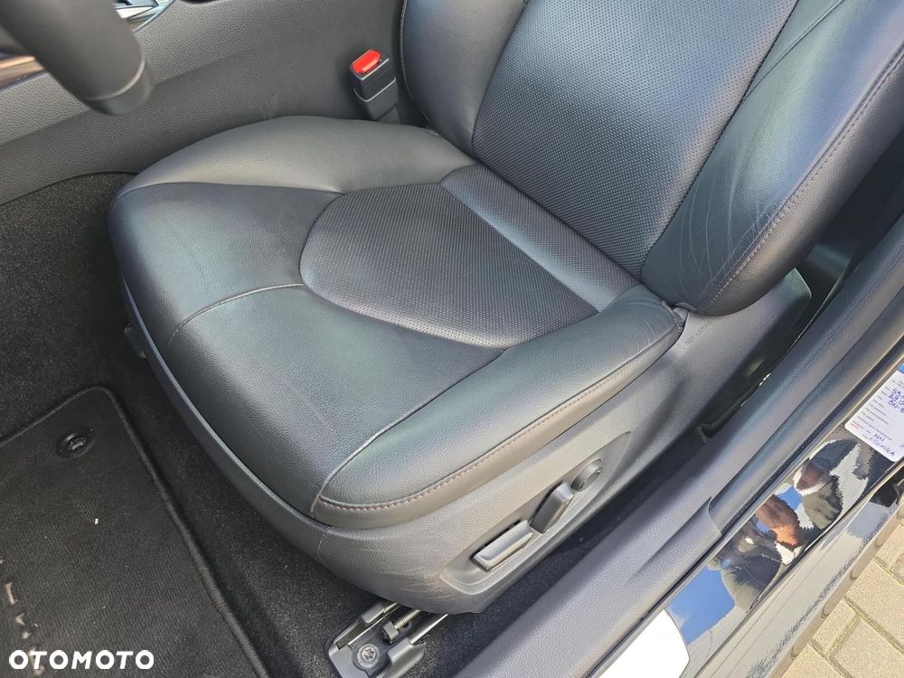 Toyota Camry - 12