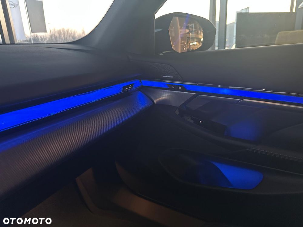 BMW Seria 5 540d xDrive mHEV - 23