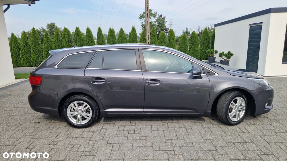 Toyota Avensis Combi 1.8 Executive - 26