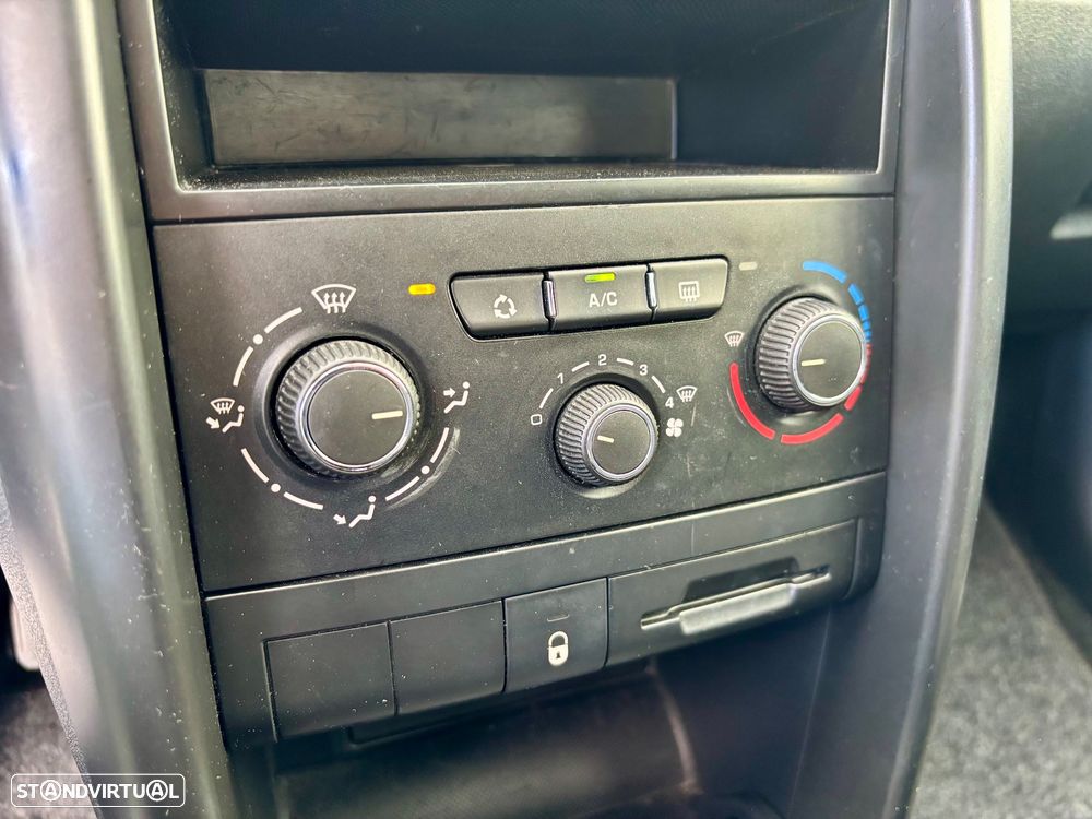 Peugeot 207 1.4 16V Trendy - 34