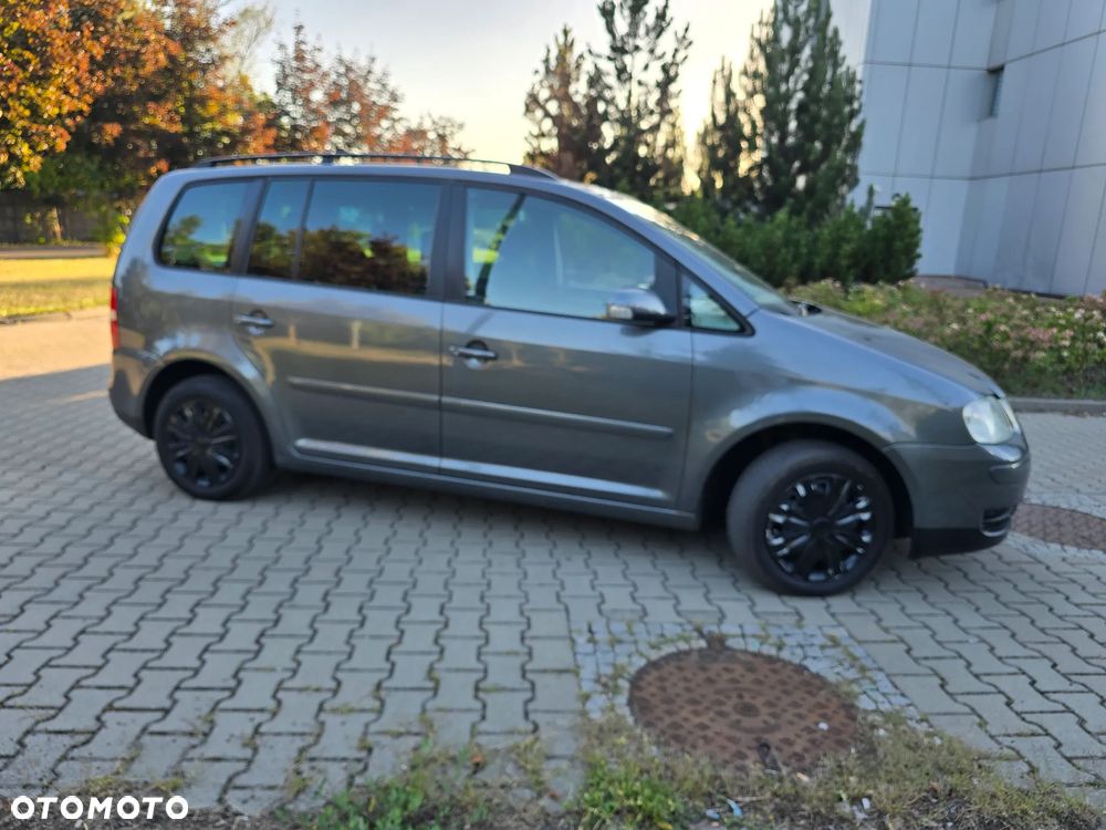 Volkswagen Touran 1.6 FSI - 26