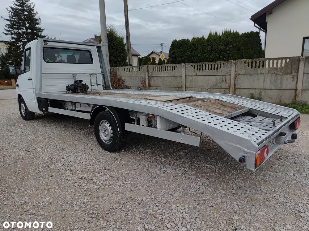 Mercedes-Benz Sprinter - 11