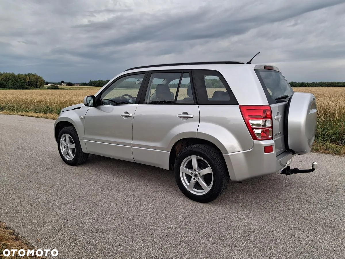 Suzuki Grand Vitara 2.0 Comfort + - 8