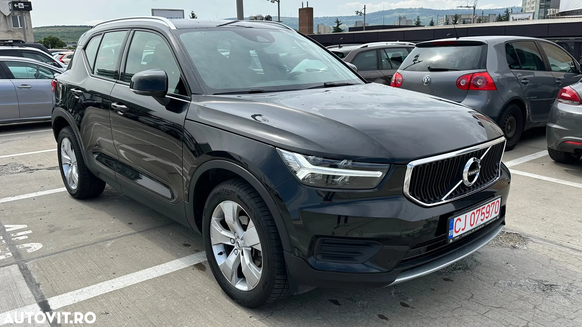 Volvo XC 40 T3 AT8 Momentum Pro - 4