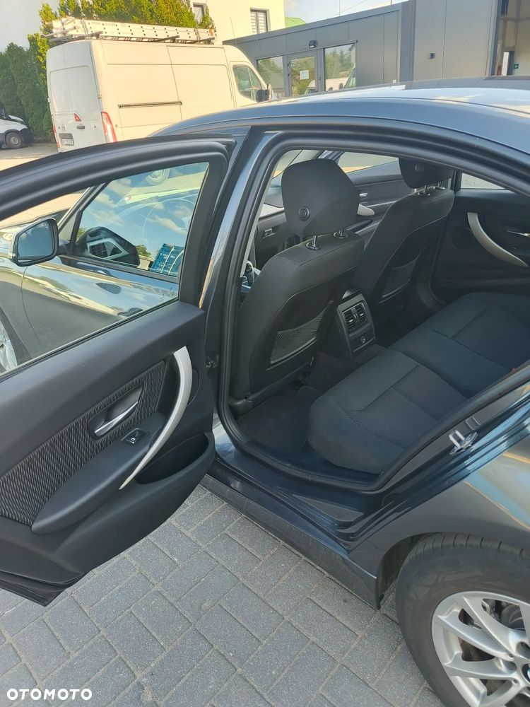 BMW Seria 3 318d - 21