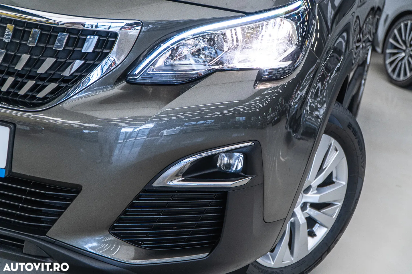 Peugeot 3008 1.2 PureTech Turbo S&S EAT8 Allure - 34