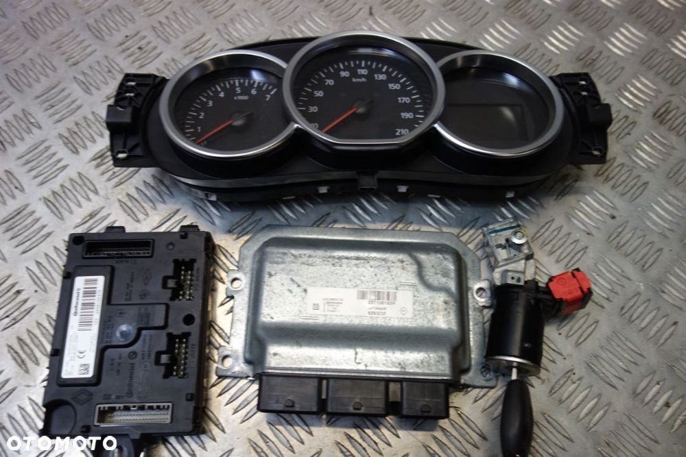 ZESTAW STARTOWY DACIA DUSTER I 2017 ROK 1.6 BENZYNA