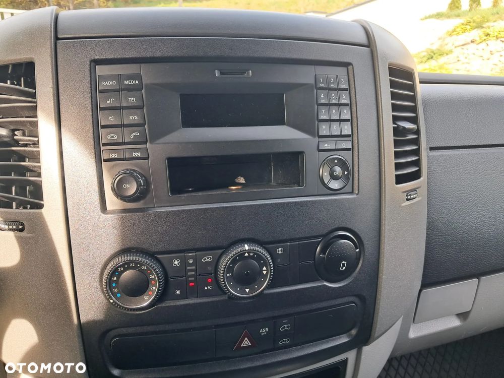 Mercedes-Benz Sprinter - 14