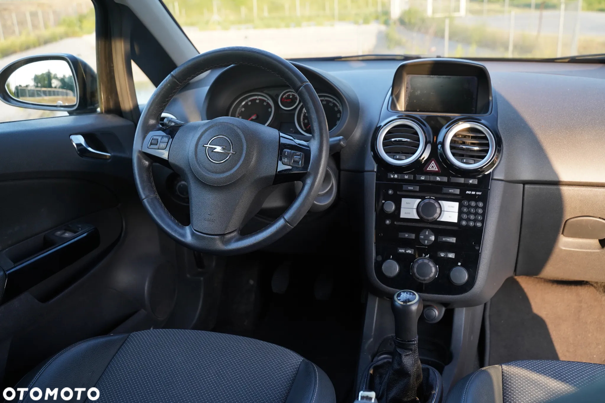Opel Corsa 1.4 16V Enjoy - 17