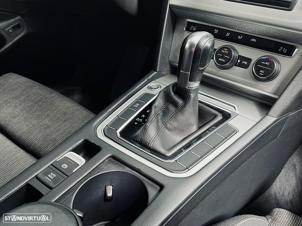 VW Passat 1.6 TDI DSG - 27
