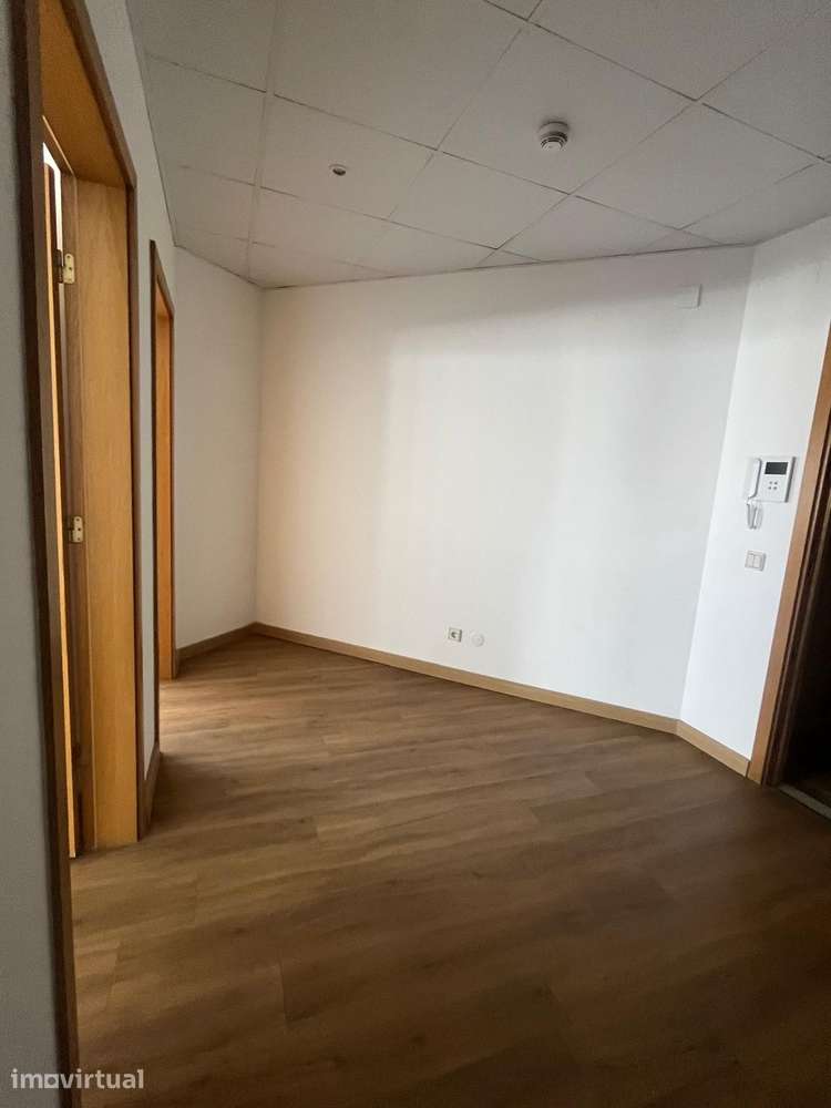 Escritório Remodelado em Zona Premium - Avenidas Novas - Grande imagem: 5/18