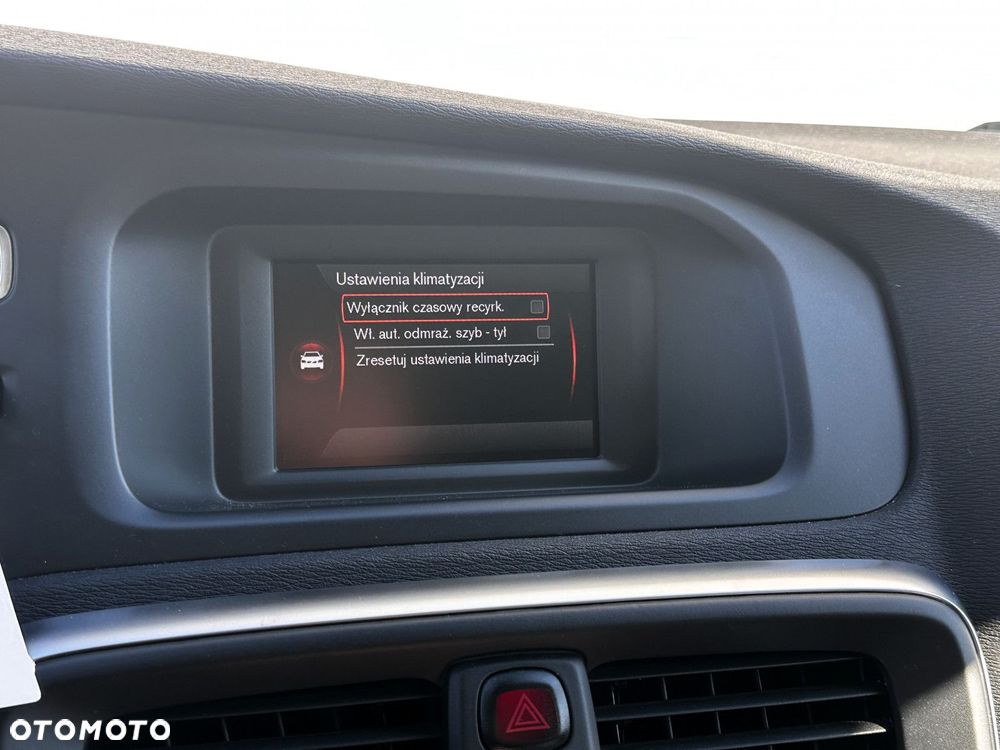 Volvo V40 - 25