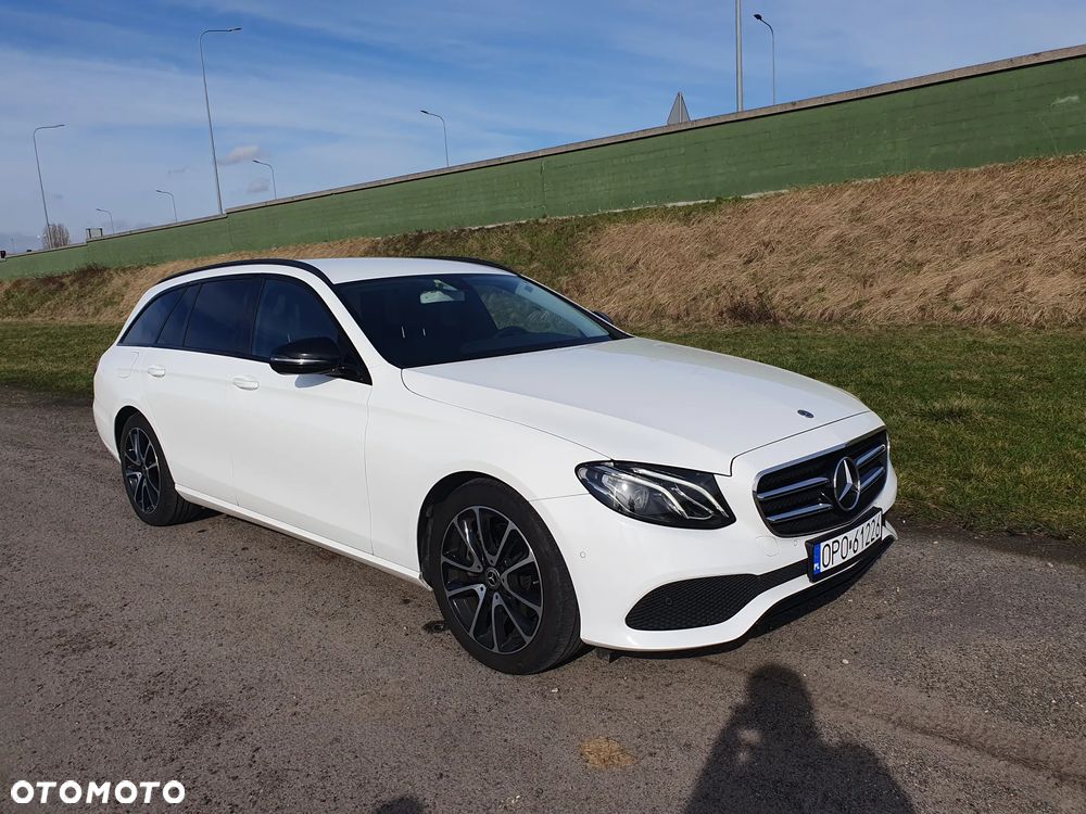 Mercedes-Benz Klasa E 220 d 4Matic T 9G-TRONIC Avantgarde - 2