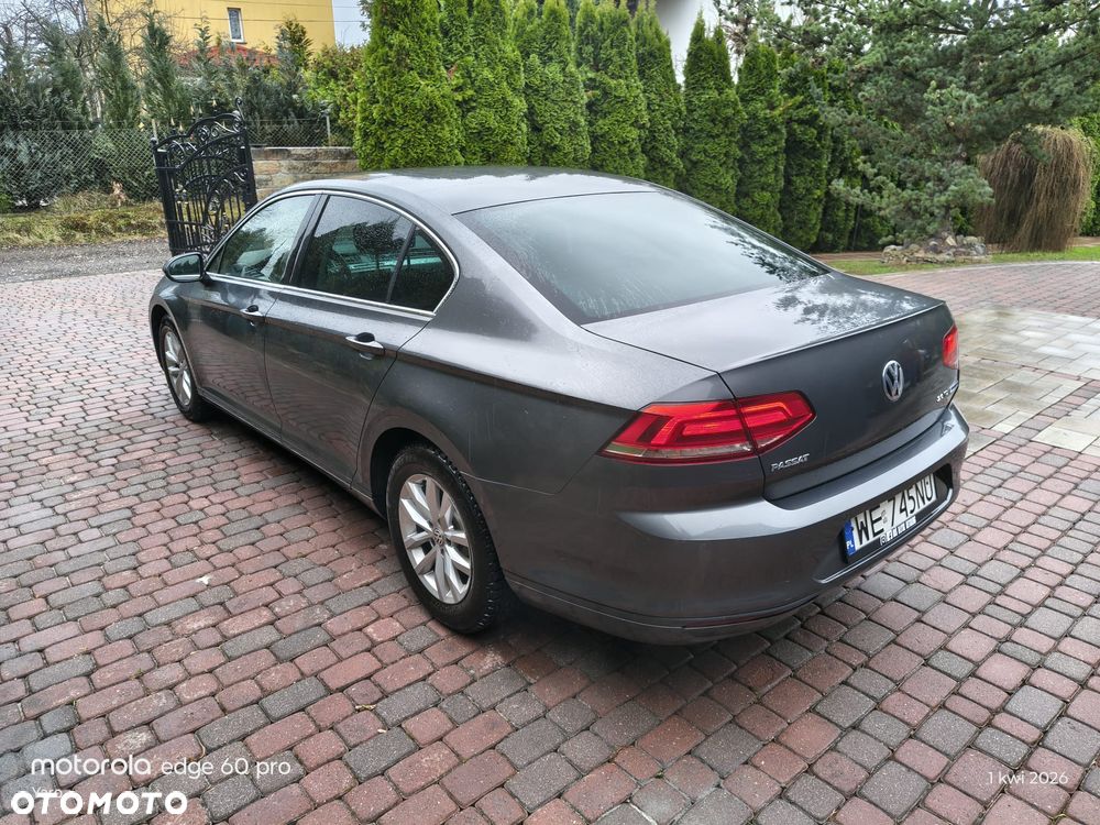 Volkswagen Passat - 4