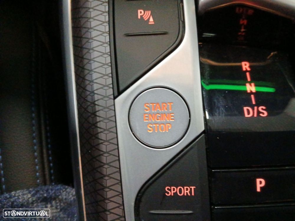 BMW 320 d Pack Desportivo M Auto - 17