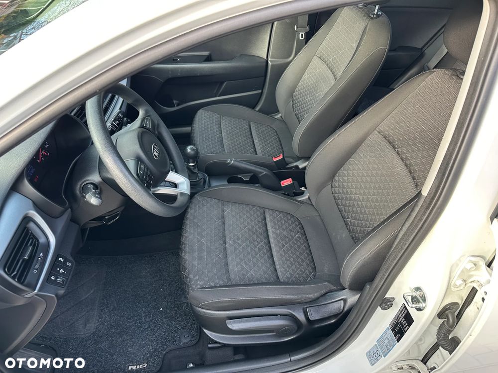 Kia Rio - 22