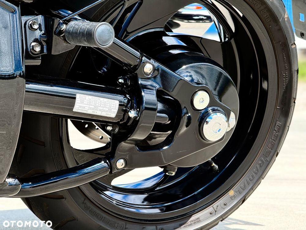 Suzuki Boulevard - 37