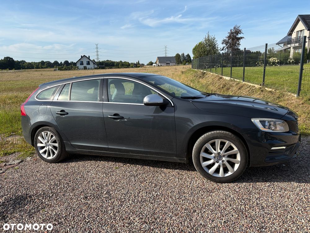 Volvo V60 D4 Drive-E R-Design Kinetic - 2