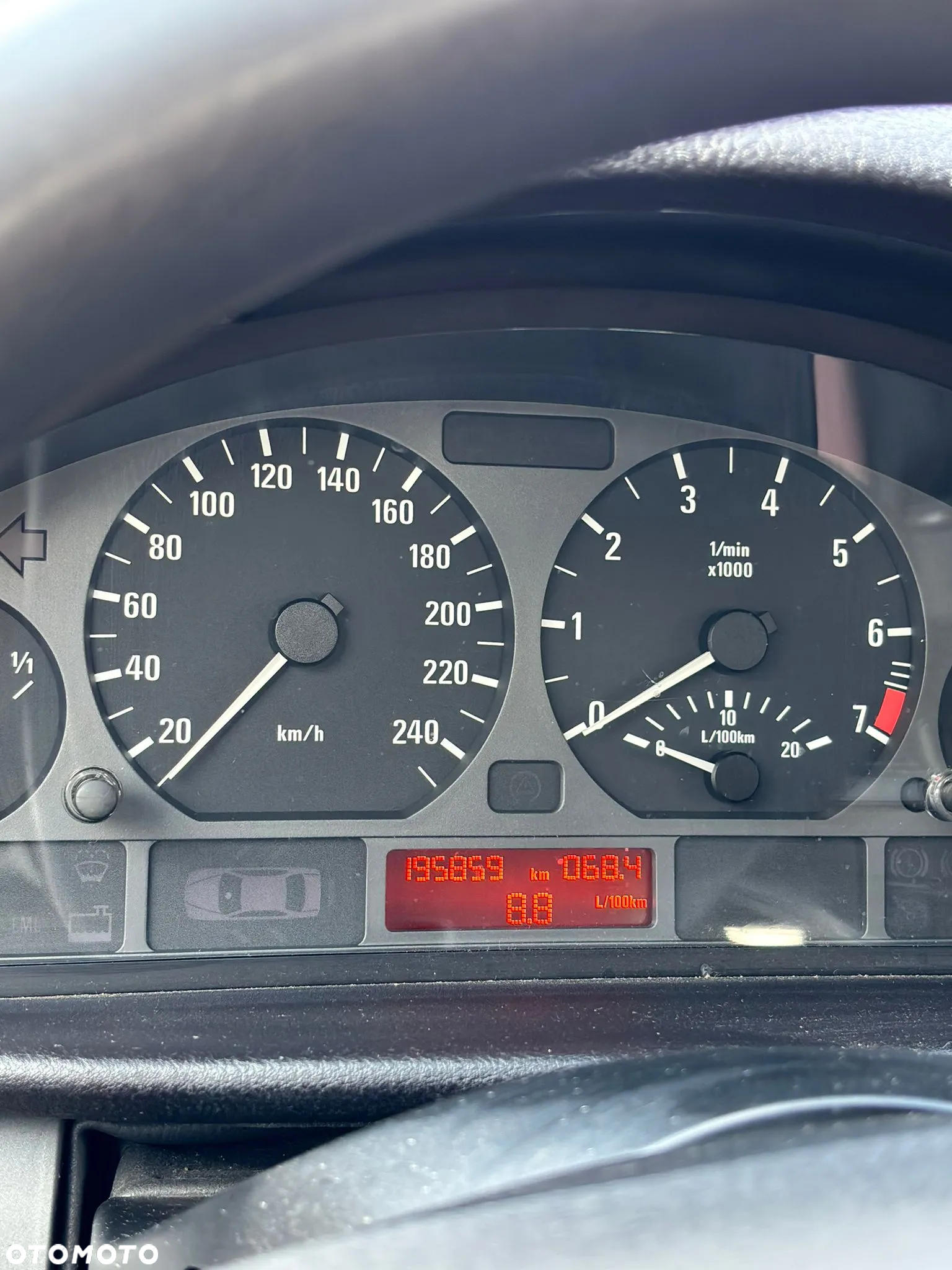 BMW Seria 3 318i - 11