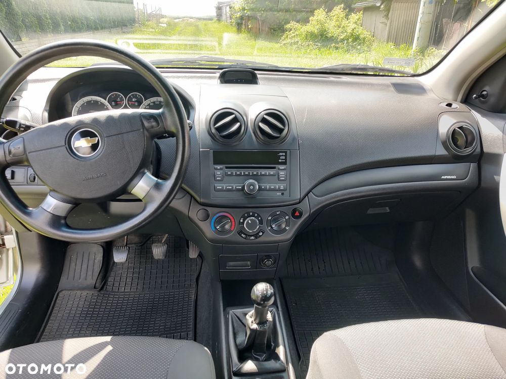Chevrolet Aveo 1.2 - 10