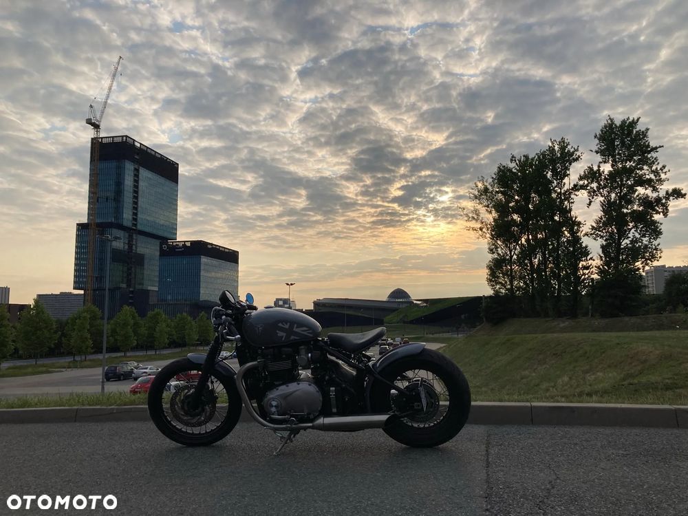 Triumph Bonneville Bobber - 8