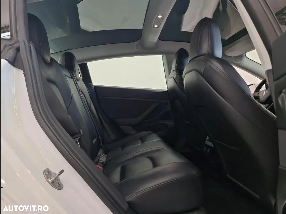 Tesla Model 3 RWD - 8