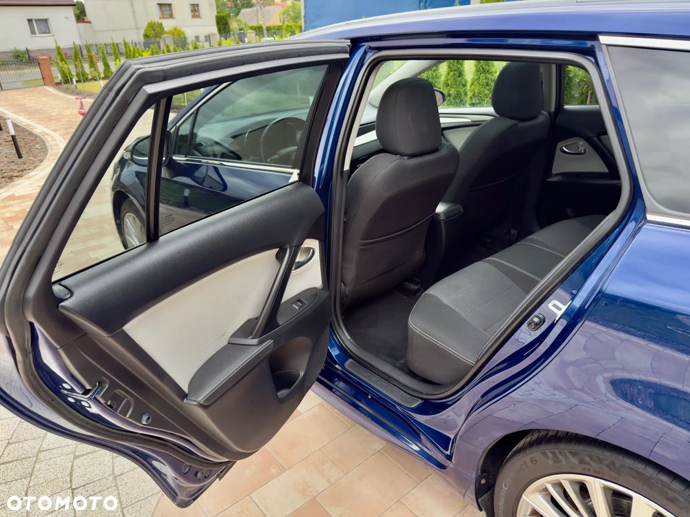 Toyota Avensis 1.8 Premium - 18
