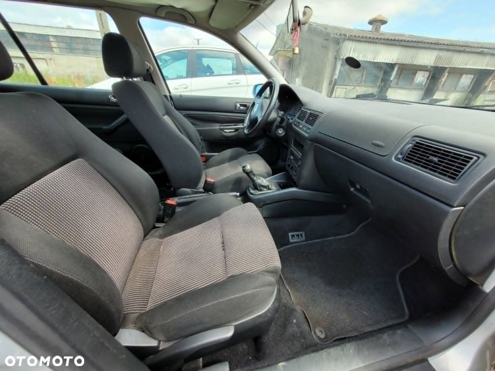 Volkswagen Golf 1.6 - 6