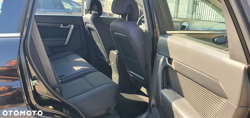 Chevrolet Captiva 2.4 LS 5os - 27