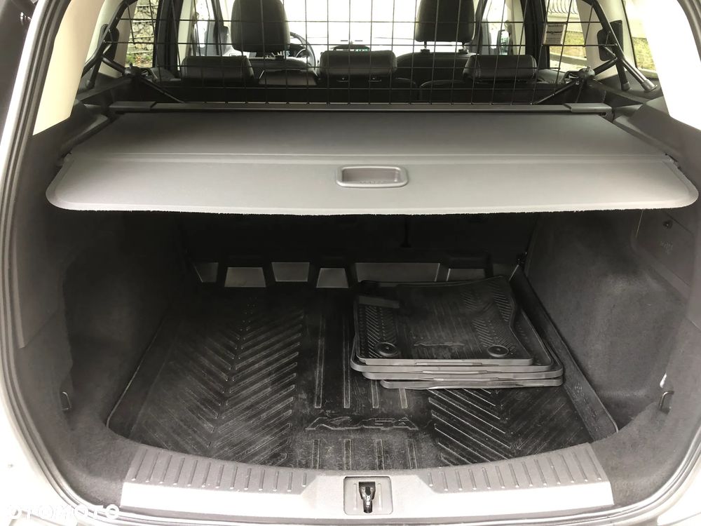 Ford Kuga 2.0 TDCi 2x4 Titanium - 30