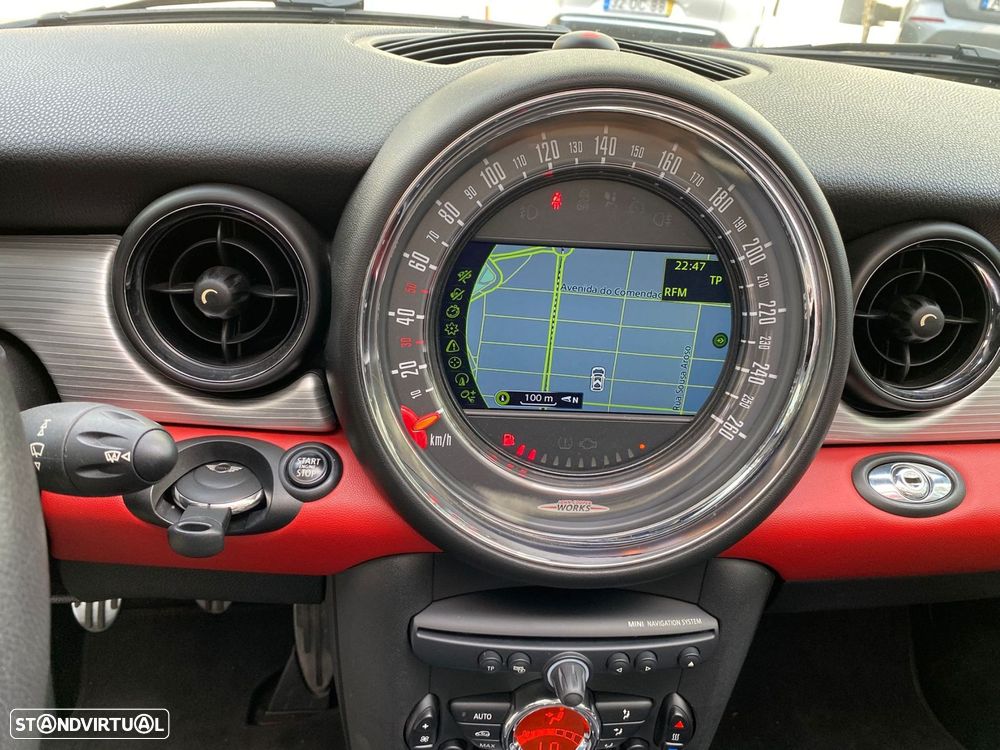 MINI Cabrio John Cooper Works - 24