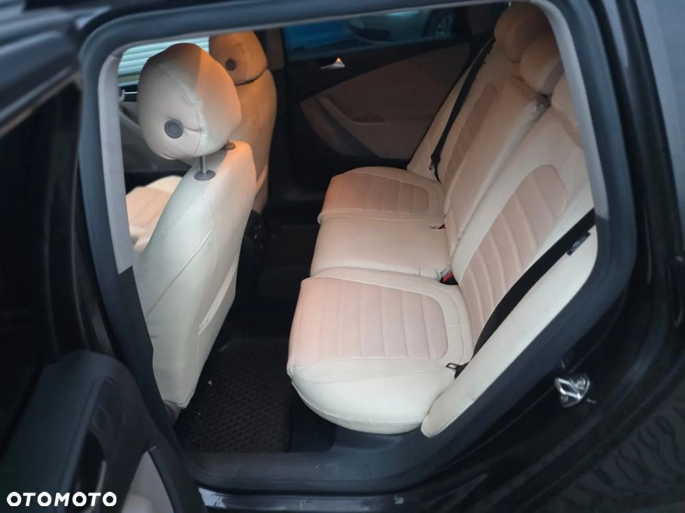 Volkswagen Passat 2.0 TDI Comfortline - 14