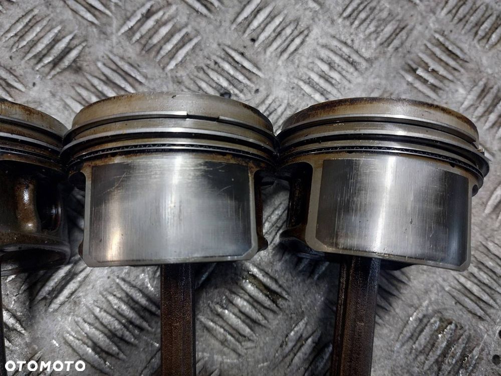 TŁOK + KORBOWÓD 4SZT KOMPLET VOLKSWAGEN PASSAT B5 1.6 8V AHL - 8