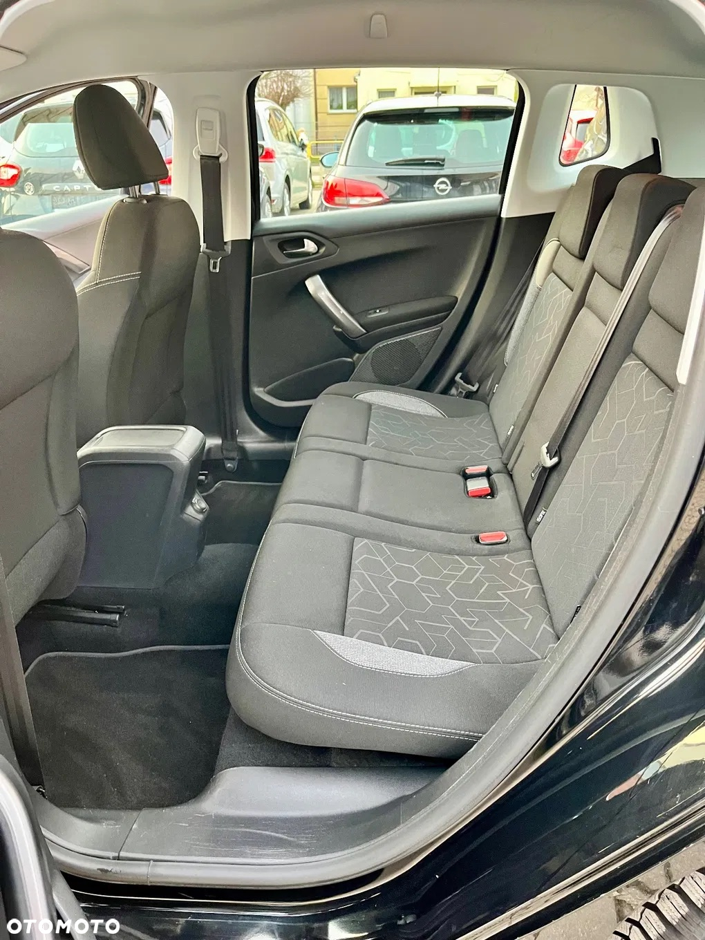 Peugeot 2008 1.2 Pure Tech Style S&S - 17