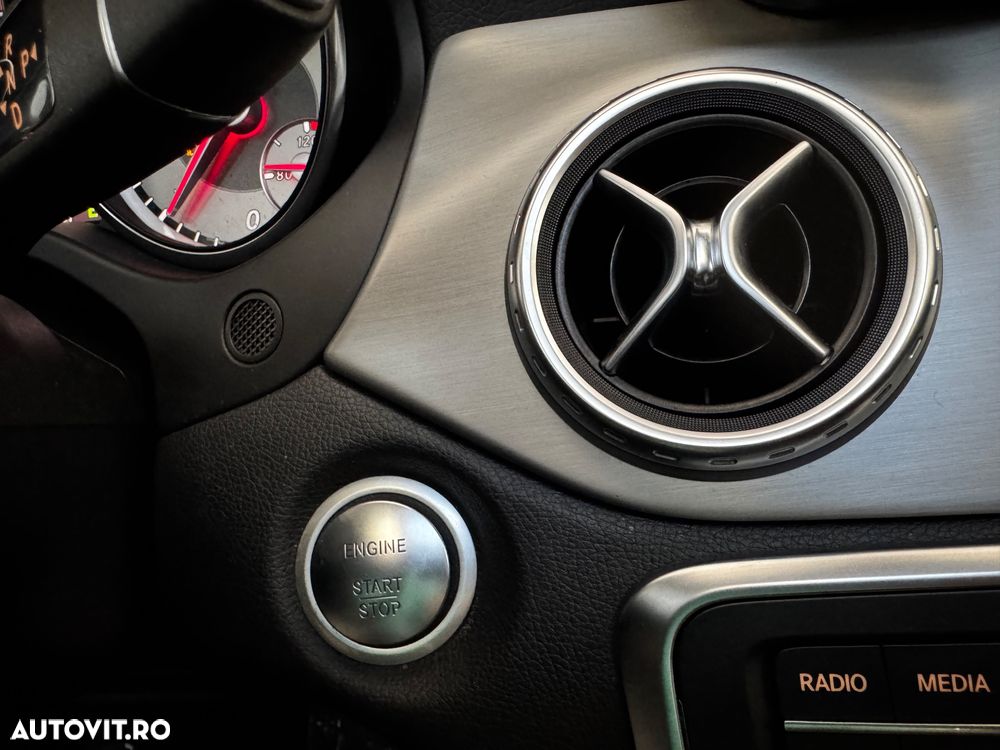 Mercedes-Benz GLA 220 d 4Matic 7G-DCT - 8