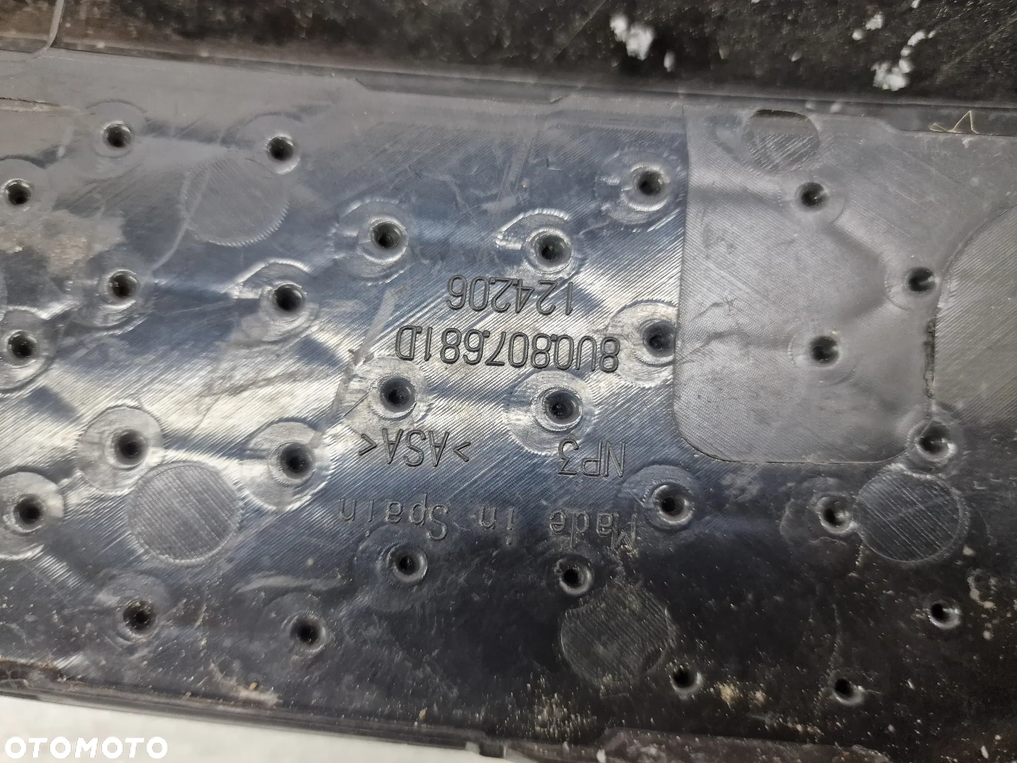 AUDI Q3 8U0 LIFT S-LINE 14- PRAWA KRATKA BOCZNA ZDERZAKA PRZEDNIEGO PRZÓD , NR 8U0807682D , NR AUKCJI E/10 - 12