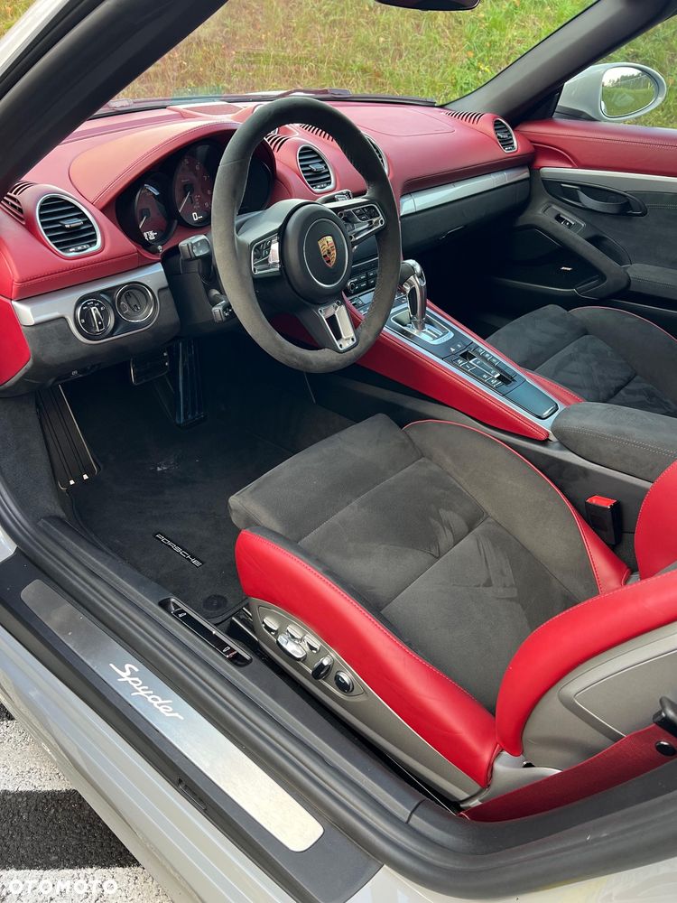 Porsche 718 Spyder - 6