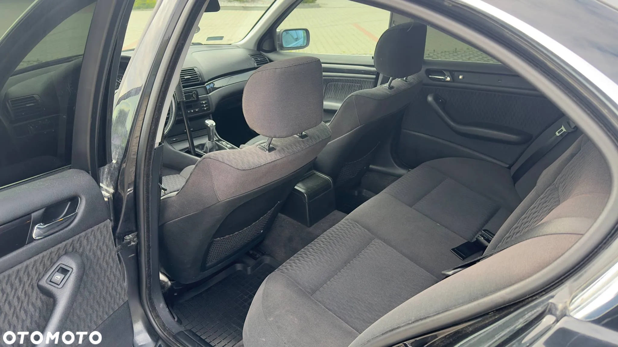 BMW Seria 3 330i - 12
