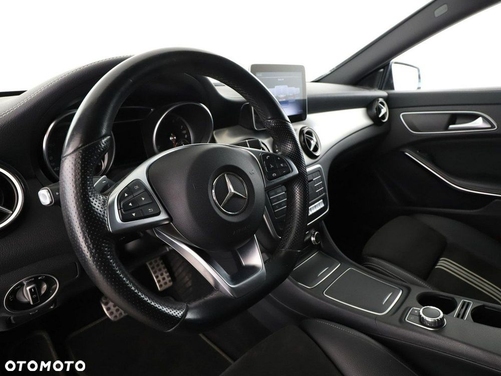 Mercedes-Benz CLA 220 4Matic 7G-DCT AMG Line - 15