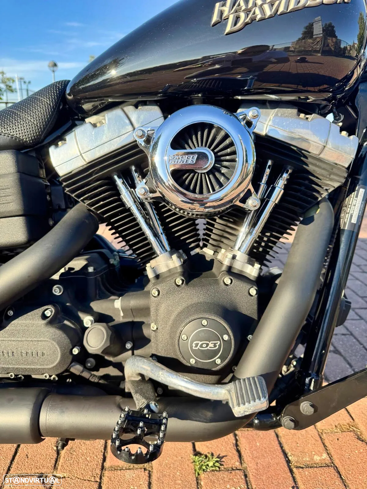 Harley-Davidson Dyna Street Bob - 13