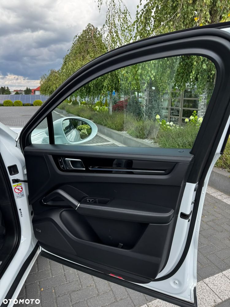Porsche Cayenne Platinum Edition - 36