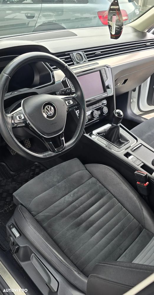 Volkswagen Passat 2.0 TDI R Executive - 12
