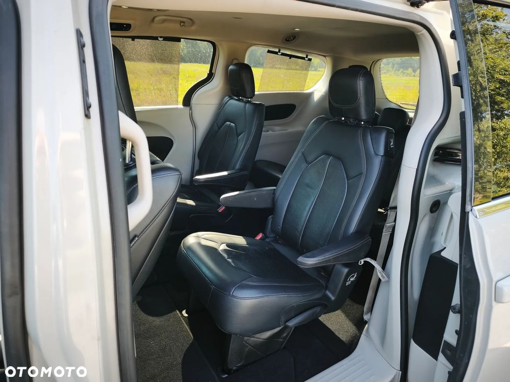 Chrysler Pacifica - 27