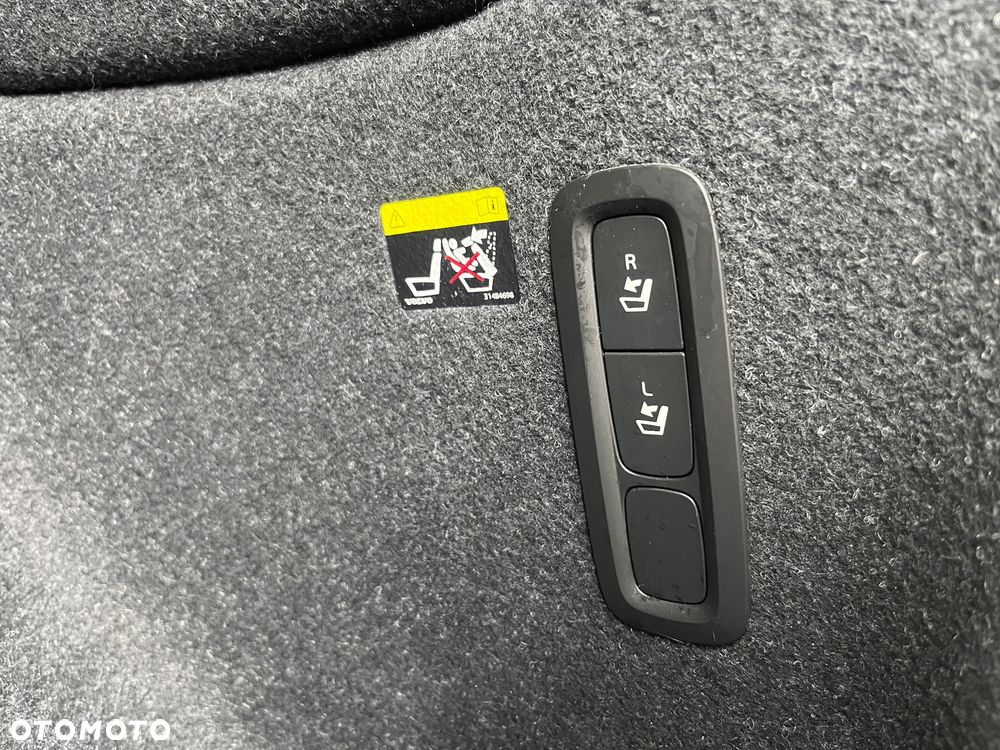 Volvo XC 40 D3 AWD Momentum Pro - 16
