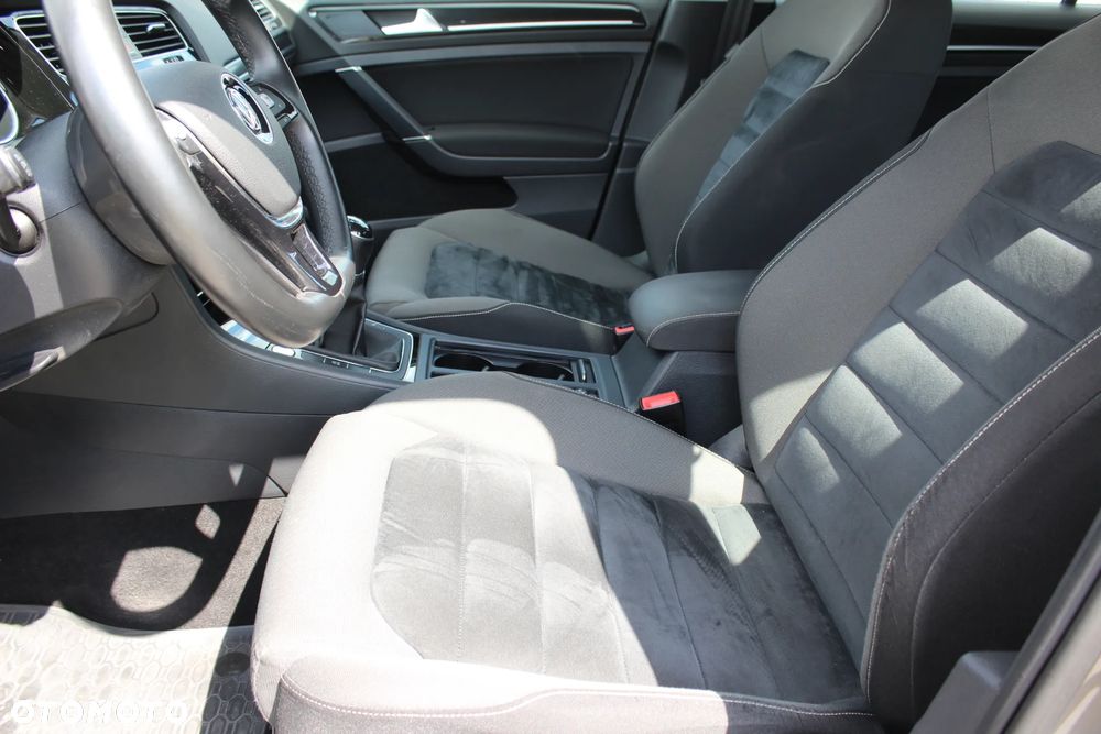 Volkswagen Golf 2.0 TDI SCR Comfortline - 12