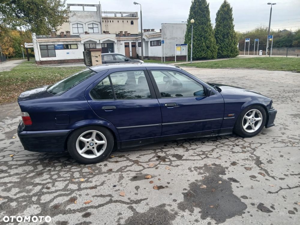 BMW Seria 3 316i - 21