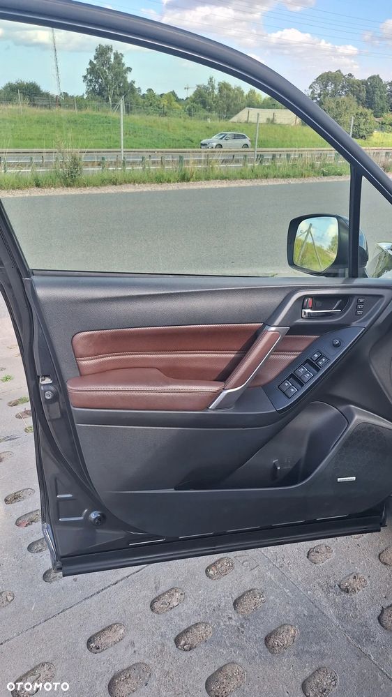 Subaru Forester 2.0 XT Platinum Lineartronic - 23