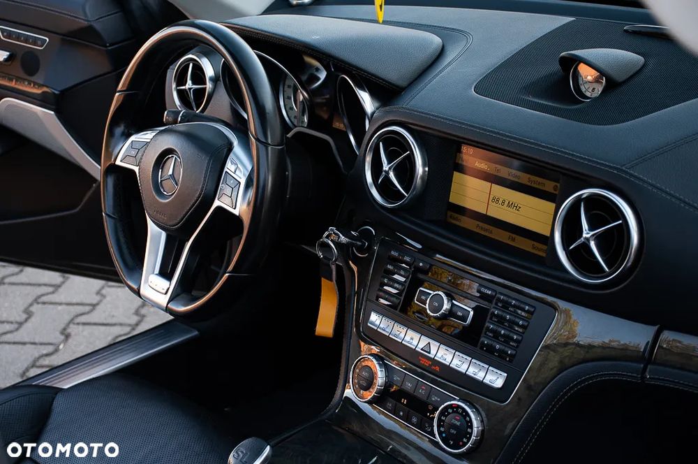 Mercedes-Benz SL - 23