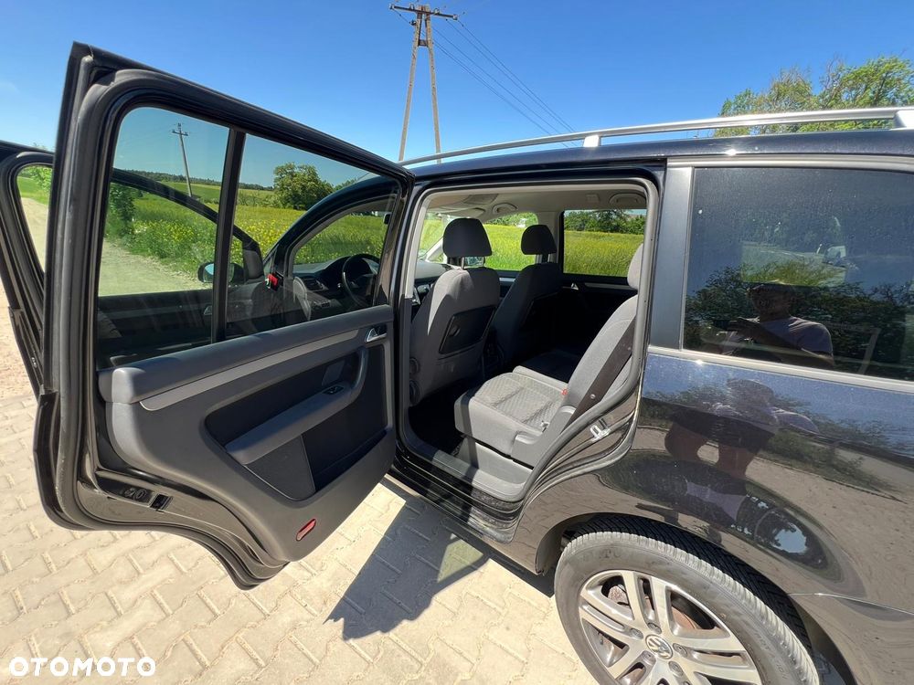 Volkswagen Touran - 11