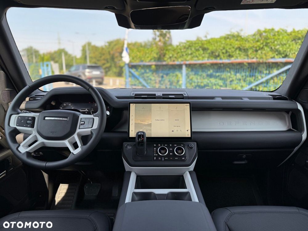 Land Rover Defender - 29